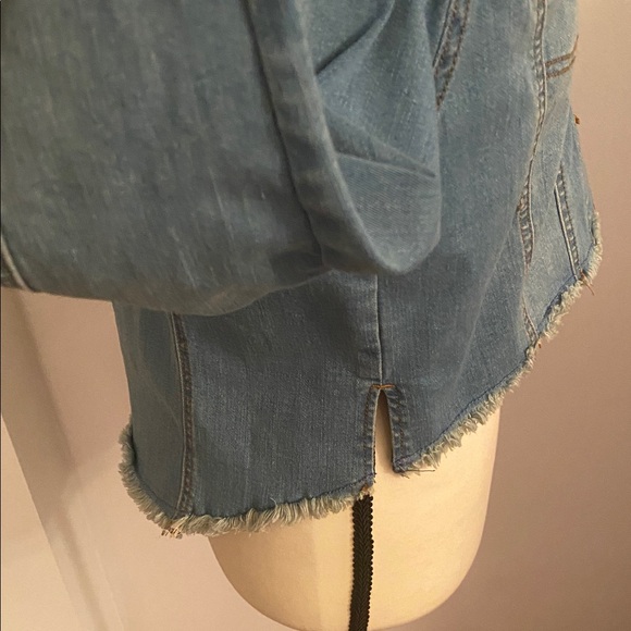 Universal Thread size medium NWT cropped jean jacket - Picture 6 of 12
